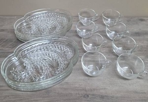 lot 439 image: Vintage Glass Snack Set Service for 8