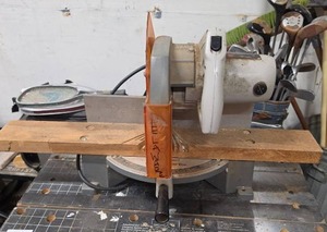 lot 898 image: Rockwell Motorized Miter Box Saw Model 34 010 - powers on but not getting the arm to release