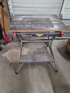 lot 899 image: Black & Decker Workmate 550 Portable Project Center & Vise (does not want to collapse, the feet do fold under to make shorter for transport)