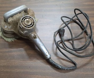 lot 910 image: Vintage Cyclo Model 5 Electric Orbital Buffer  Polisher - untested wiring in bad condition