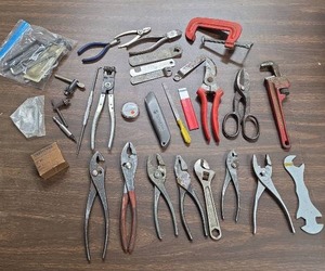 lot 916 image: Hand Tools- Pliers, Wrenches, Clamp, and more