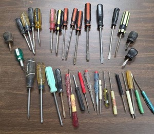 lot 921 image: Lot of Screwdrivers Mixed Brands Phillips Flathead Various Sizes