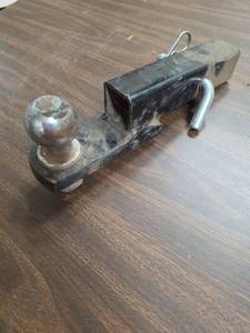 lot 936 image: Trailer Hitch Ball Mount with 2 Ball Coupler