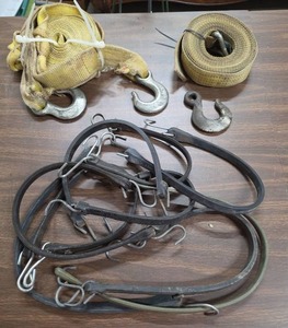 lot 939 image: Tow Straps with Hooks and Bungee Cords Assorted Lot