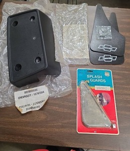 lot 947 image: Chevrolet Custom Splash Guards Mud Flaps (unsure of which model, not checked on the inserted paper), and a Chevrolet model License Plate Mount Bracket