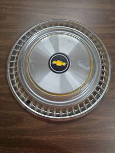 lot 952 image: Chevrolet Wheel Hub Cap Cover 14 78 inch