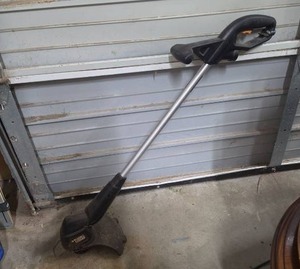 lot 1008 image: Black & Decker ST4500 Type 4 String Trimmer 120V 10000 RPM - tested works