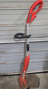 lot 1011 image: Black and Decker Grasshog String Trimmer Edger 120V   - tested,  works