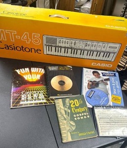 lot 353 image: Casio MT-45 Casiotone Keyboard with Music Boxes