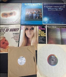 lot 358 image: Lot of 6 Vinyl Records LP Albums - Assorted Artists and Titles including a vintage 1975 Chevrolet Dealers Radio Commercial record (33 rpm)