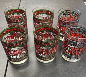 lot 501 image: 6 Christmas Holiday Glasses - Red Berry Stained Glass Design