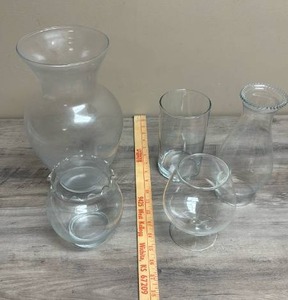 lot 534 image: 5 clear glass vases