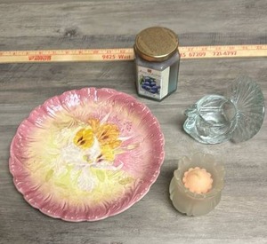 lot 536 image: Home Interiors Blueberry Candle Jar, Decorative Plate and Candle Holders
