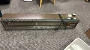 lot 585 image: Fan Forced Superelectric Automatic Dual Heat Baseboard Heater