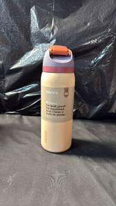 lot 4288 image: Owala 32 oz Insulated Water Bottle with Built-In Straw - Retail $40