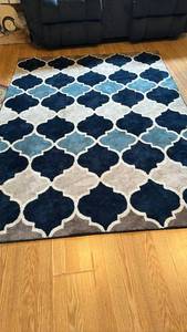 lot 1025 image: Area rug - 83 x 61