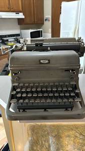 lot 1027 image: Royal Manual Typewriter
