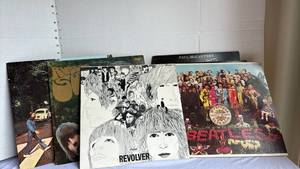 lot 1030 image: Beatles Vinyl Records Lot