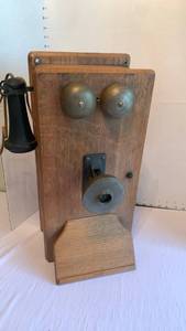 lot 1101 image: Vintage Wooden Wall-Mount Telephone with Brass Bell and Hand Crank