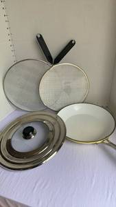lot 1117 image: Non-Stick Pan with Lid and splatter guards