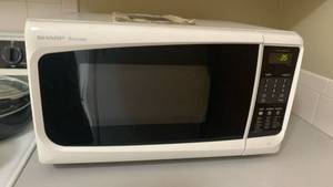 lot 1119 image: Sharp Carousel R-403HW Microwave Oven 1100W