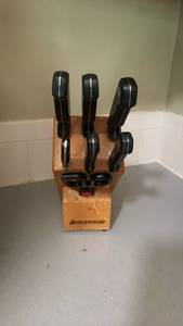 lot 1121 image: Boeing Knife Set with Block 8 Pieces Black Handles