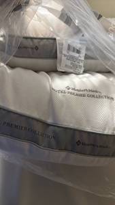 lot 1201 image: Members Mark Premier Collection Luxury Pillows 2 Pack 20x30