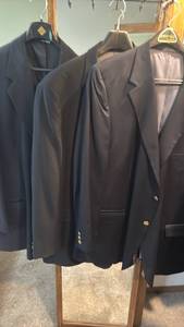 lot 1204 image: Oakmont and other Blazer Jacket Collection 3 Pieces Black
