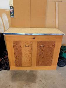 lot 2010 image: Bench Cabinet 2-Door 46wx36hx19d