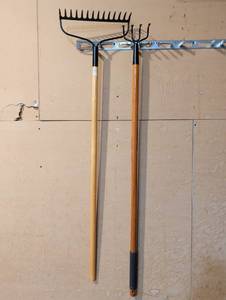 lot 2017 image: Garden Hand Rakes 2-Piece Set with Wood Handles