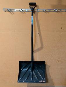 lot 2018 image: Snow Shovel with D-Handle and Metal Blade