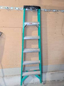 lot 2021 image: Werner 6-ft Fiberglass 225-lb Type II Step Ladder