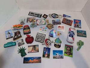 lot 2126 image: Souvenir Magnet Travel Destinations Attractions Landmarks