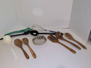 lot 2209 image: Kitchen Utensil Lot 11 Pieces Spoons Spatulas Whisk Bowl