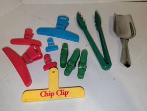 lot 2213 image: Chip Clip Brand Bag Clips Assorted Colors and Sizes Lot
