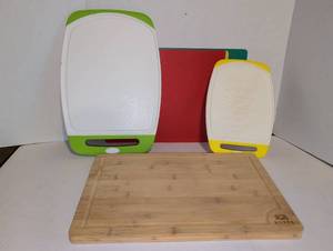 lot 2215 image: Cutting Boards plastic and bamboo
