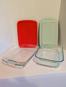 lot 2217 image: Pyrex Storage Container Set 4-Piece Red Green Lids Glass Baking Dishes