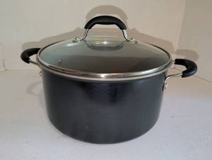 lot 2227 image: Cuisinart 5.7L 6-24BK Stockpot with Glass Cover