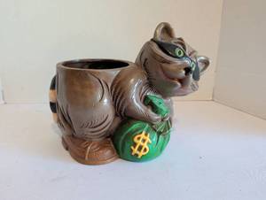 lot 2229 image: Robber Racoon Figurine Planter