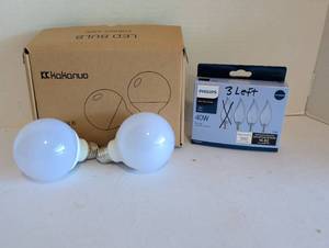 lot 2233 image: Kakanuo LED Bulb G25  Philips Bent Tip Candle 40W Incandescent Bulbs Lot