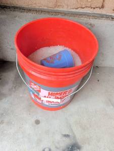 lot 2242 image: Homers 5 Gallon Bucket with ice melt