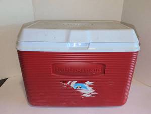 lot 2247 image: Rubbermaid Cooler Red White Lid Insulated 20x16 wide by 14 deep