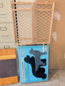 lot 2254 image: Wooden Safety Gate with Diamond Lattice Pattern and 24x17x20 dog kennel