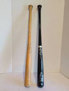 lot 2258 image: 2 Baseball Bats - signed Rawlings Big Stick Professional Model and Wood Bat