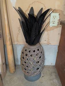 lot 2259 image: Pineapple Decorative outdoor lamp 24 in tall