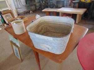 lot 4483 image: Galvanized Wash Tub
