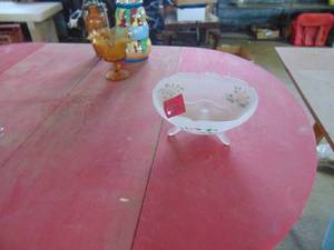 lot 4497 image: Frosted Hand Painted Candy Dish