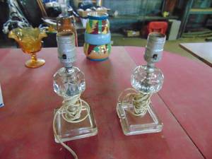 lot 4536 image: Small Glass Lamps