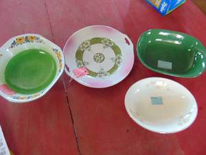 lot 4552 image: Selection of PlattersDishesCandy Bowls
