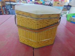 lot 4555 image: Loose Wiles Biscuit Tin